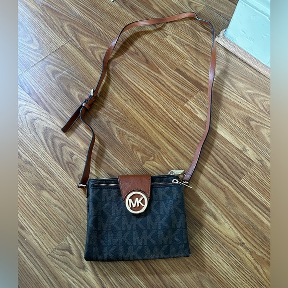 Michael kors shoulder cross body - Picture 2 of 5